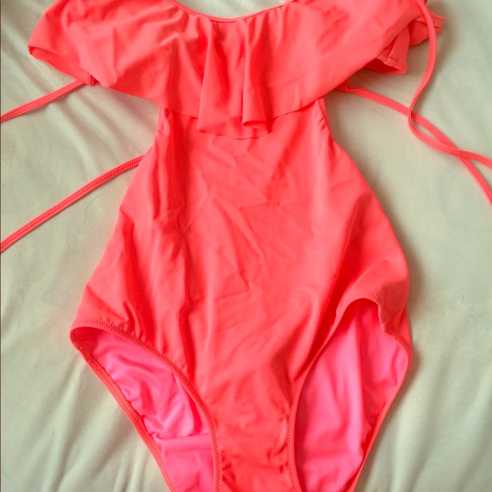Victoria’s Secret Cutout One Piece Swimsuit!!